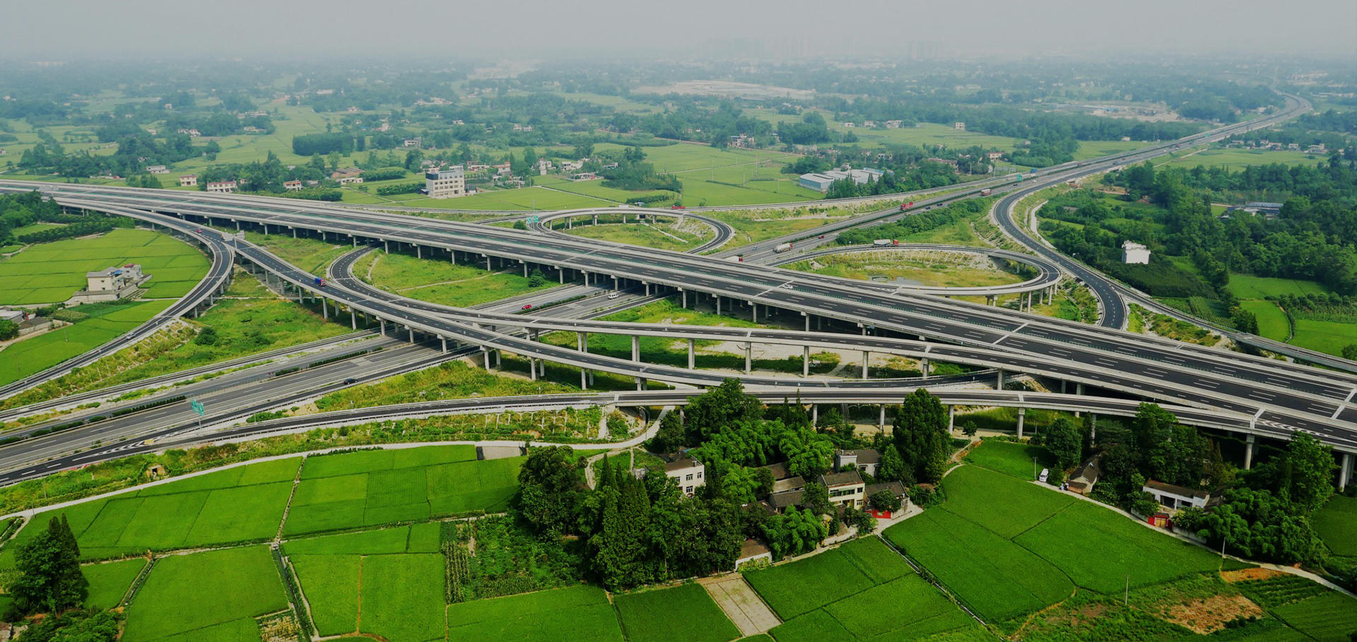 以百年基业为梦，以群策之力铸帆，建一项工程，竖一座丰碑