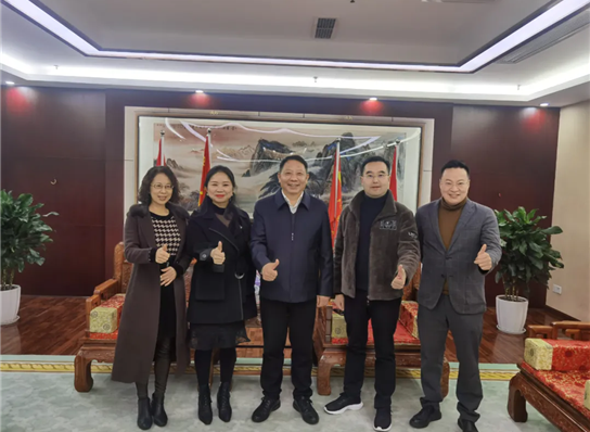博多钻研院校友联盟走进四川mg冰球突破建设集团