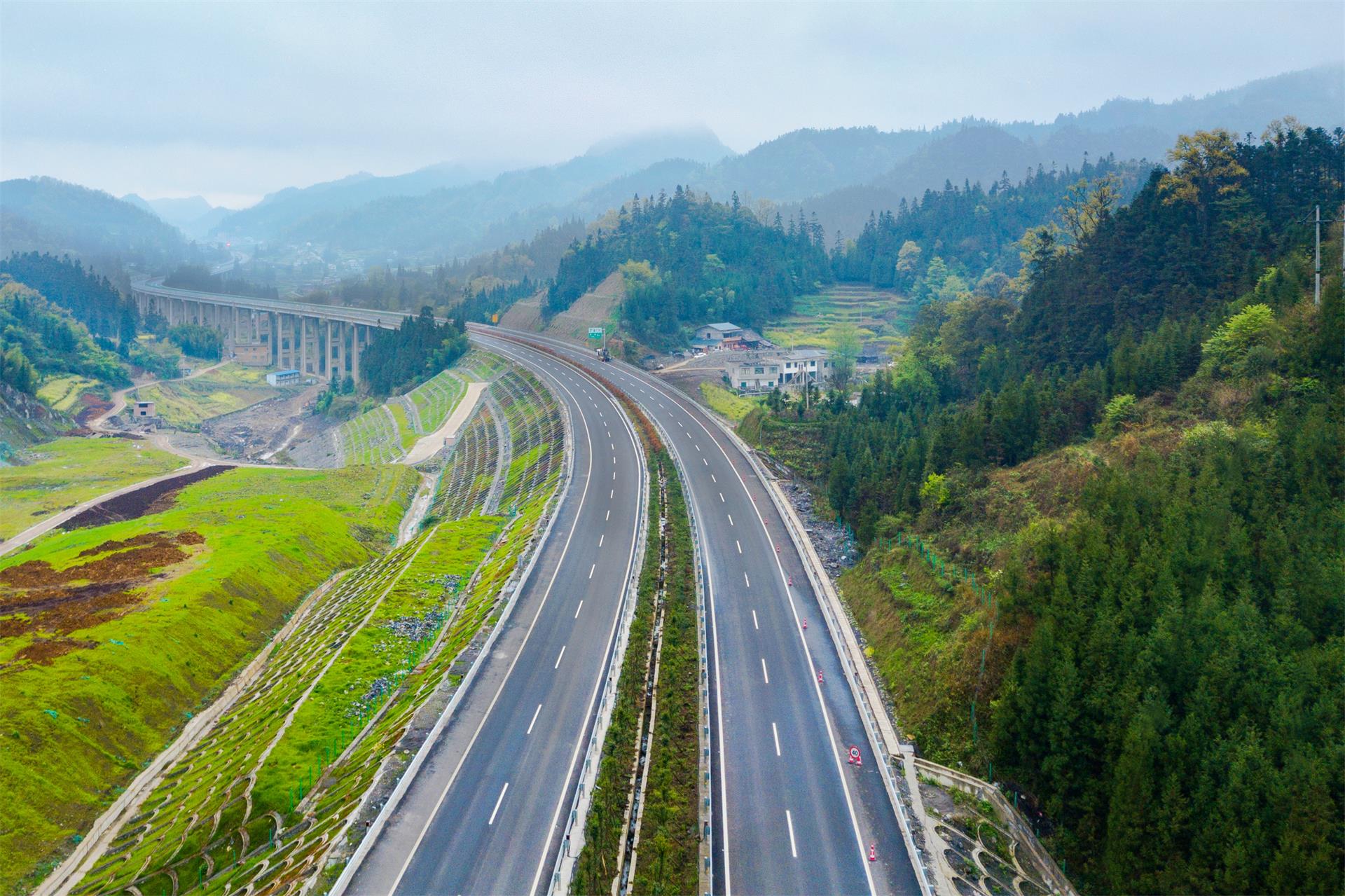 叙威高速公路2